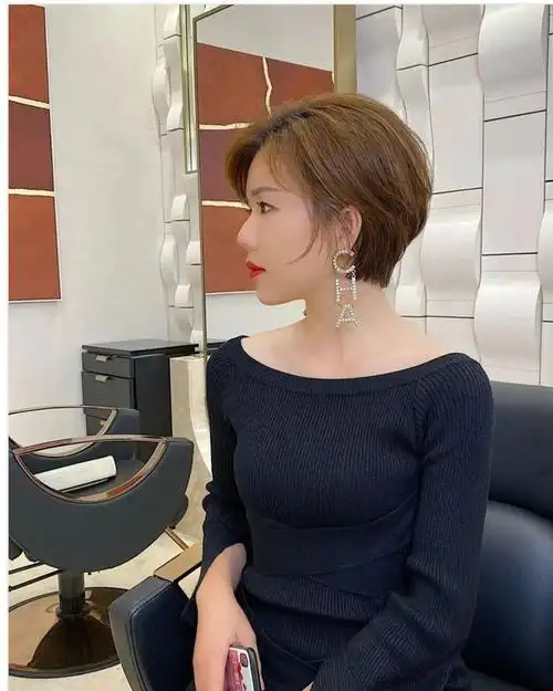 火爆夏天的短发发型越来越多姐妹这样剪