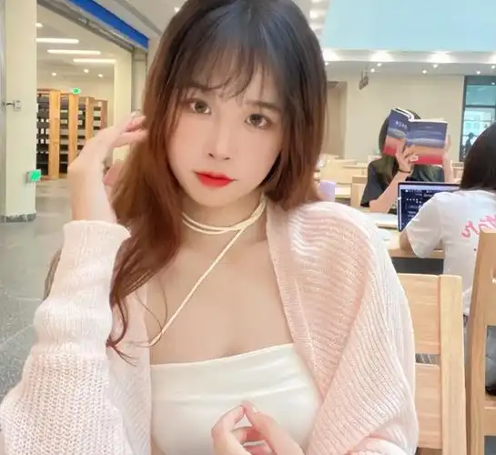 21岁女大学生刚回家就被强制相亲,对方离异带娃,引起热议不断