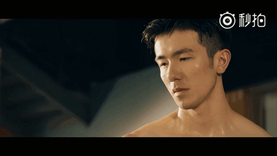 龚子棋李向哲在家脱衣这么玩!两身腱子肉惹网友尖叫!