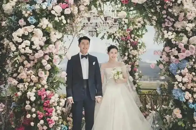 基首次爆料双宋离婚内幕:明星离婚声明没一句真话|包包|防晒衣|宋慧乔