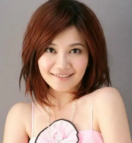 图梁静茹小时候照片曝光回忆童年往事不唱歌就去养鸡