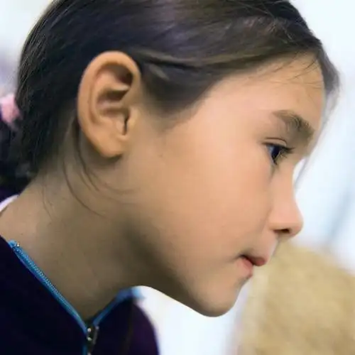 西方人,儿童,一个人,方图,室内,特写,白天,侧面,纯洁,欧洲,欧洲人,仅