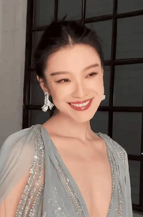 让冯绍峰井柏然接连"沦陷",谋女郎倪妮才是真正的"人间清醒"