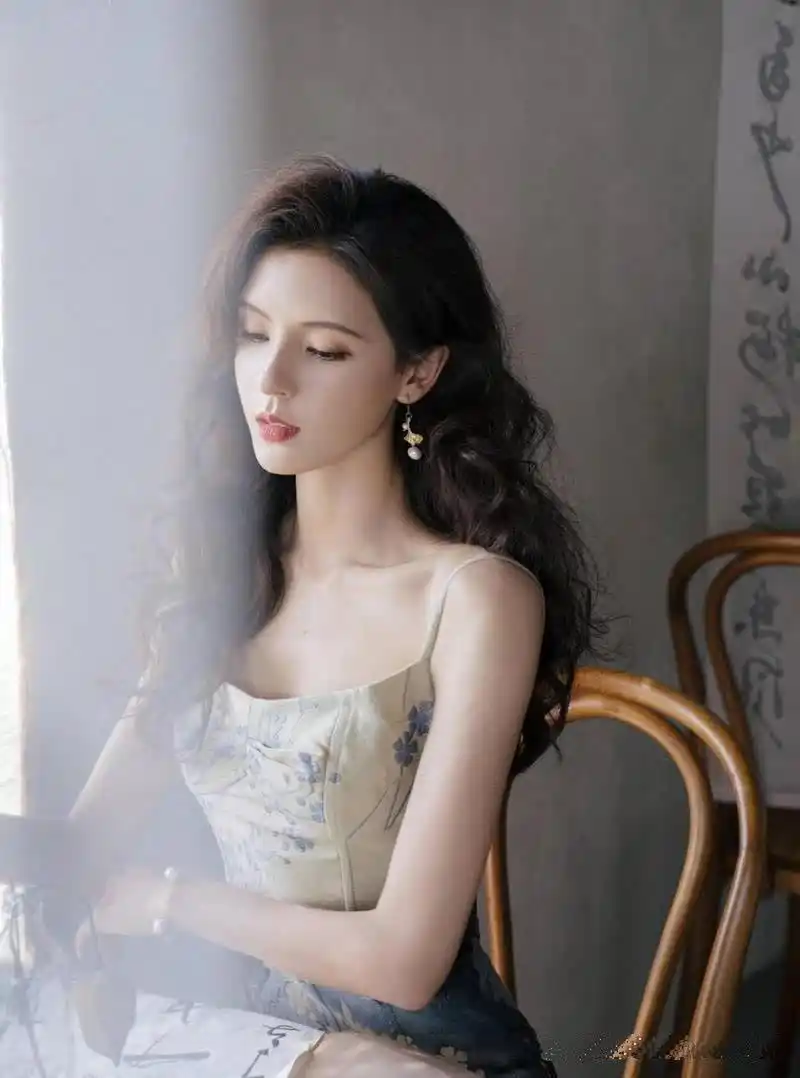 张予曦中式礼裙婉约优雅