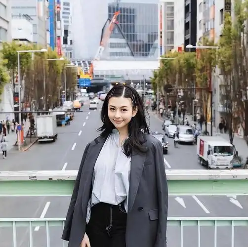 邱淑贞和女儿沈月出席活动,邱淑贞风韵犹存,沈月颜值不输妈妈