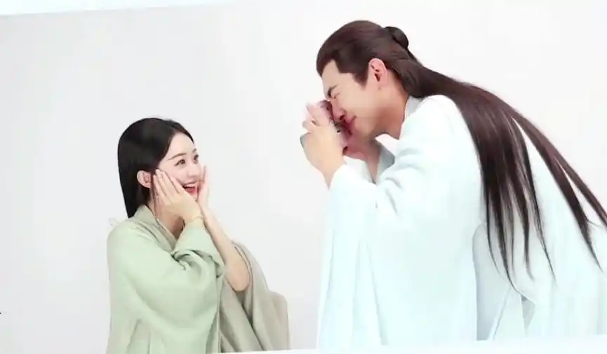 林更新给赵丽颖拍照 看到两人互动及宣传照片 期待《与凤行》