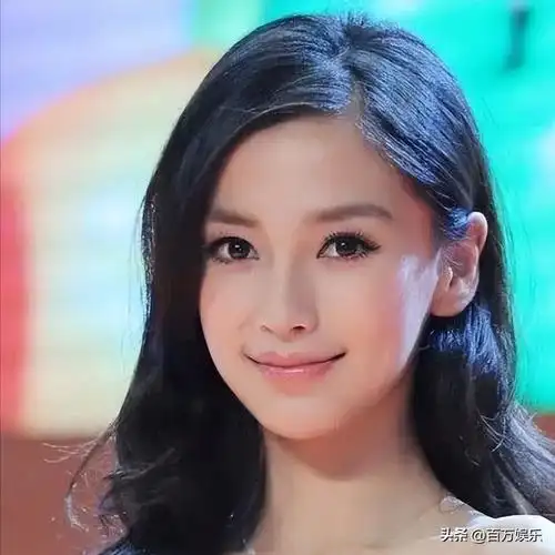 杨颖(baby)的艺路并非一帆风顺,她以模特的身份起步,投递简历给模特