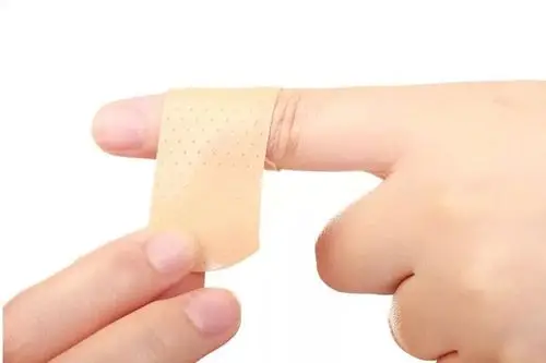 拔根倒刺贴个创口贴这女孩竟要截肢