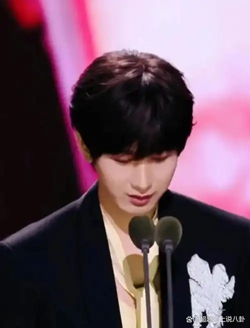 爱奇艺尖叫之夜成毅的笑料细想全是刀,他们看笑话果果们只有心疼