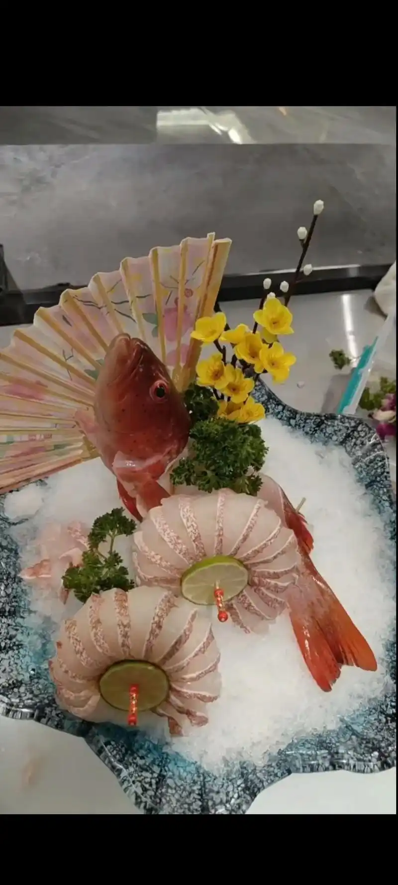 菜品不断更新,简单雕花摆盘做法 海鲜大餐 - 抖音
