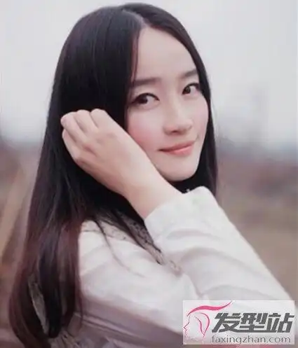 女生中分直发发型 温柔优雅淑女必备