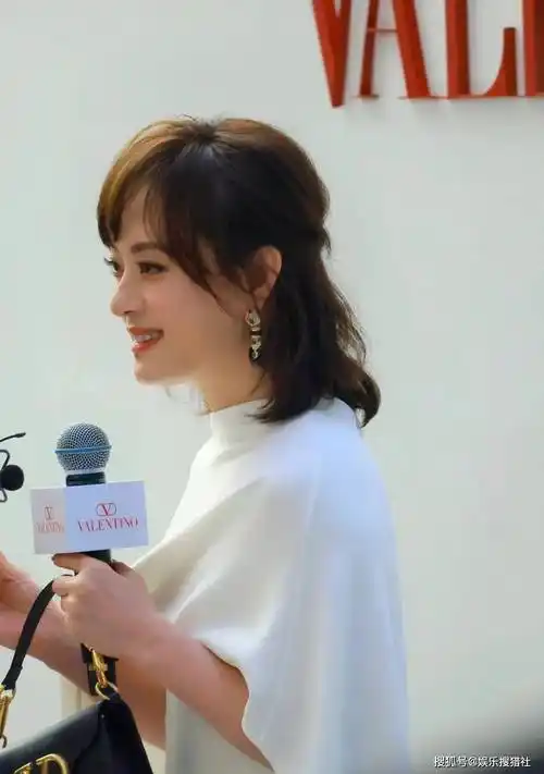 原创嬛嬛的颜值回归啦41岁孙俪放弃微商中年头换上新的发型后颜值瞬间