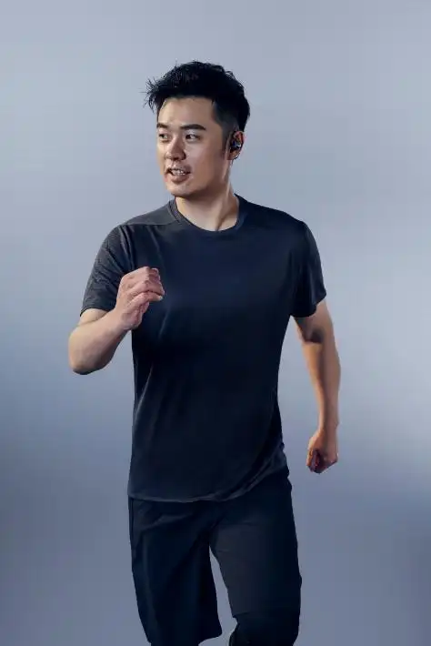 《爱情公寓》十年再相见 陈赫动感运动写真正式发布