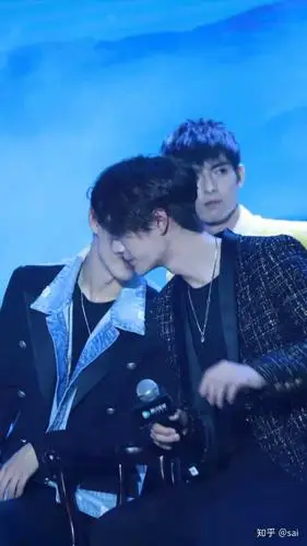 其实娱乐圈很多cp我都知道,也看过很多其他cp的爆料啊实锤啊同人文啊