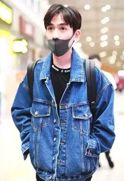 帅气男星机场出行牛仔外套穿出时尚型男范初恋男神脸太绝了