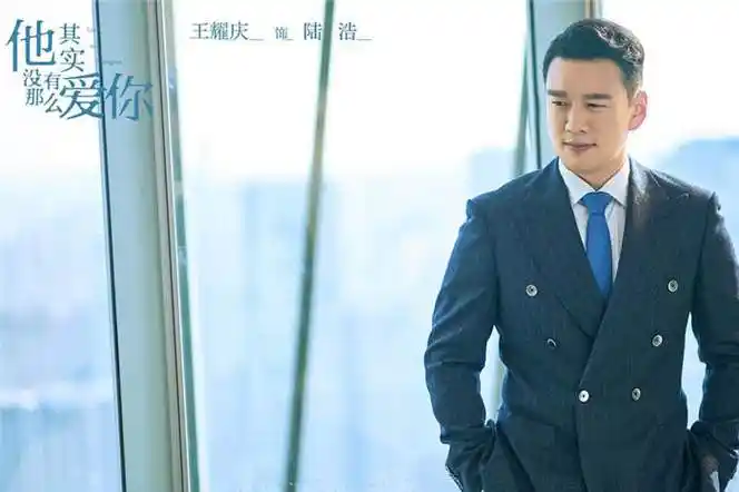 王耀庆《彼岸花》热播 精英男士安凯伦引热议