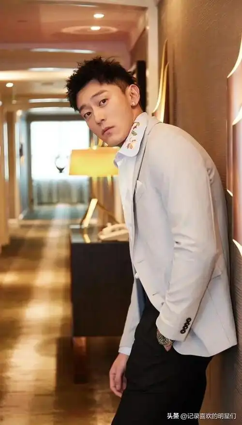 刘俊孝帅气迷人十足,行走的荷尔蒙男人味十足,魅力四射!