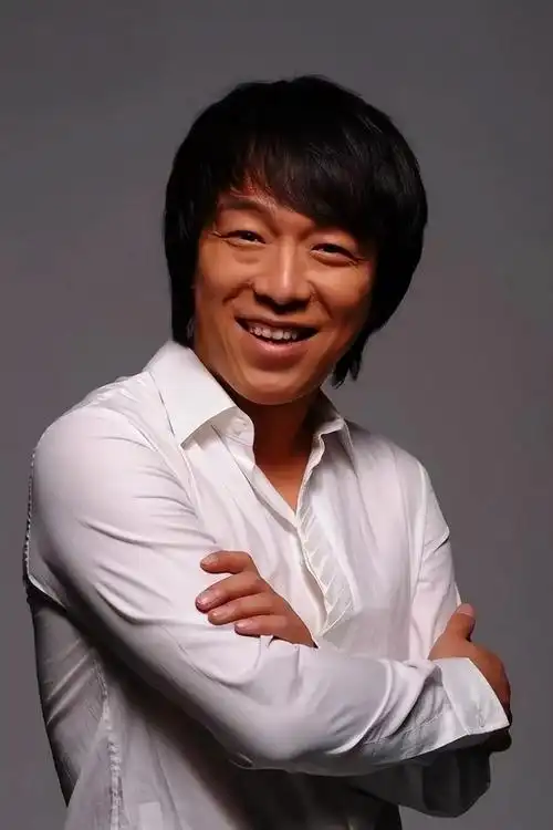 直到2006年宁浩导演找黄渤拍《疯狂的石头》,这部电影一夜爆红后,黄渤