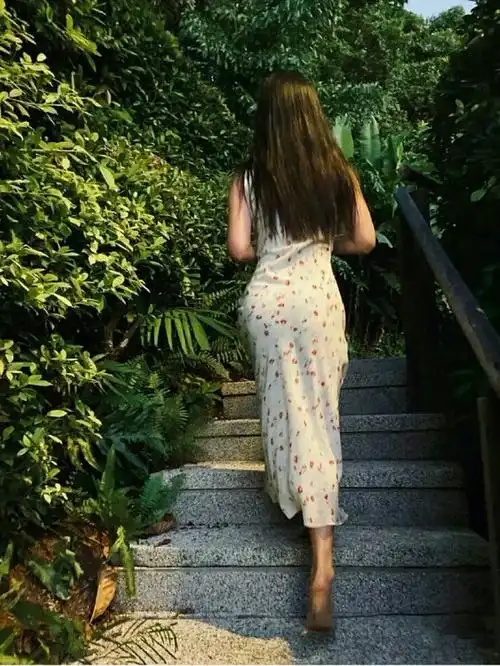 背影杀手,有着纤细腰肢和翘臀的身段,实在让人羡慕,_圈子-新氧美容