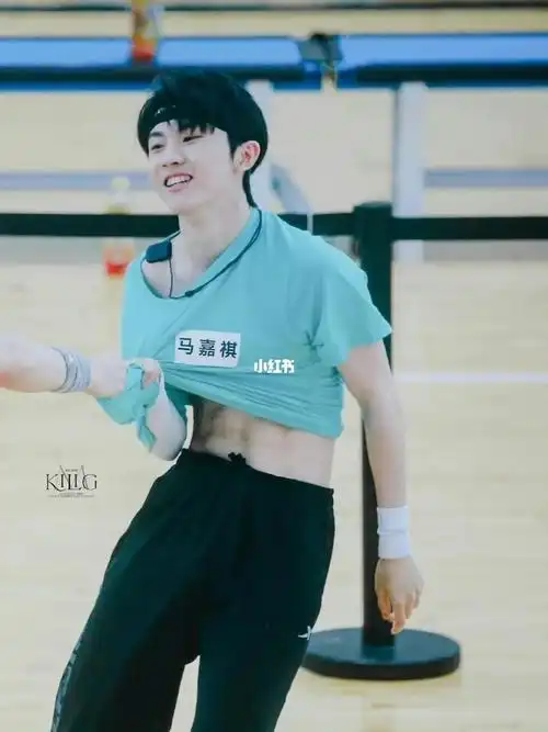 哥哥的腹肌可以借我洗衣服吗03