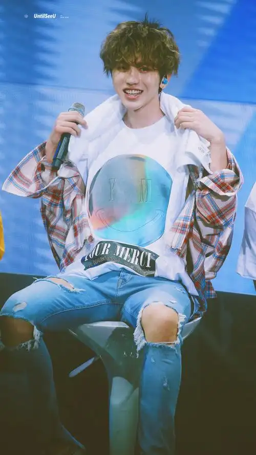 蔡徐坤的卷发已成不可逆转的趋势