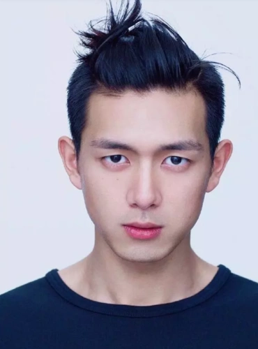 李现晒大头照自拍当看到最后一张照片时网友羡慕了