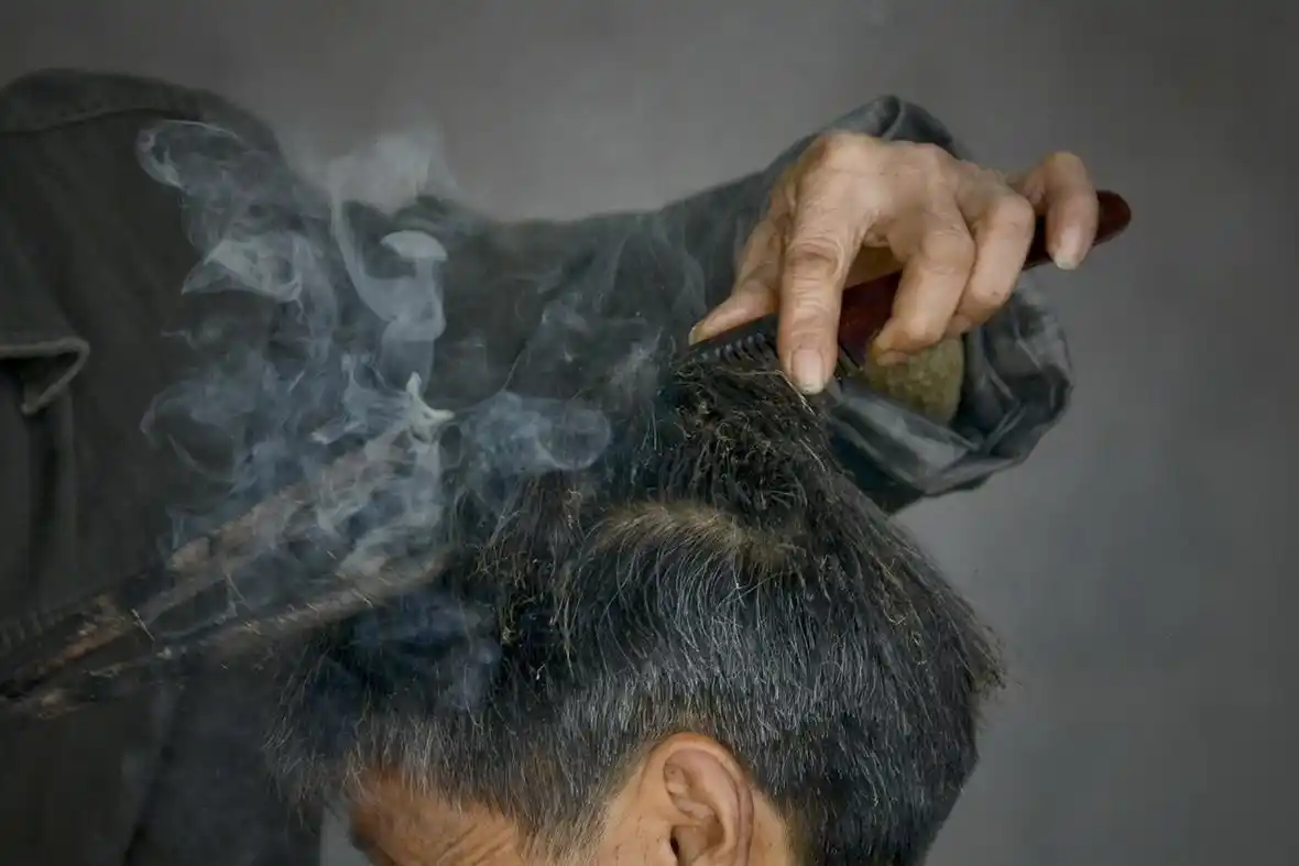 "爱美之心人皆有之",在七八十年代,一些爱美的人为