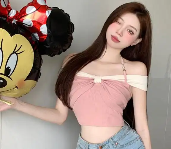 夏季纯欲甜心辣妹撞色一字肩t恤女小个子短款设计感上