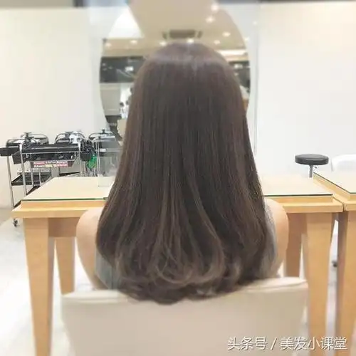 发尾卷一卷的发型今年最流行