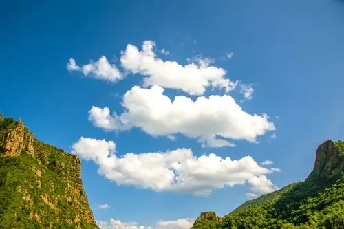 蓝天下的云朵 - 自然类 摄影大赛2015 - 国家地理中文网