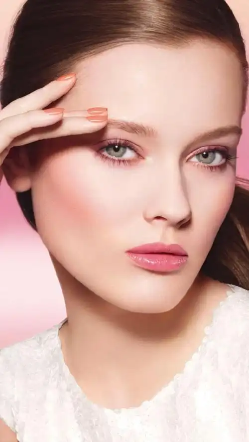 肌肤白里透红的秘密--腮红!