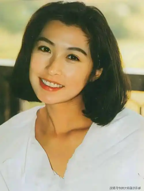 44岁郭蔼明,甜美面孔纯欲天花板!