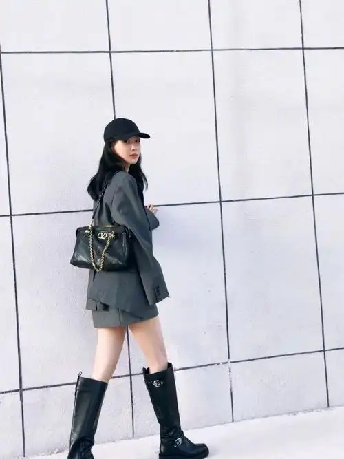 杨紫格雷系私服穿搭