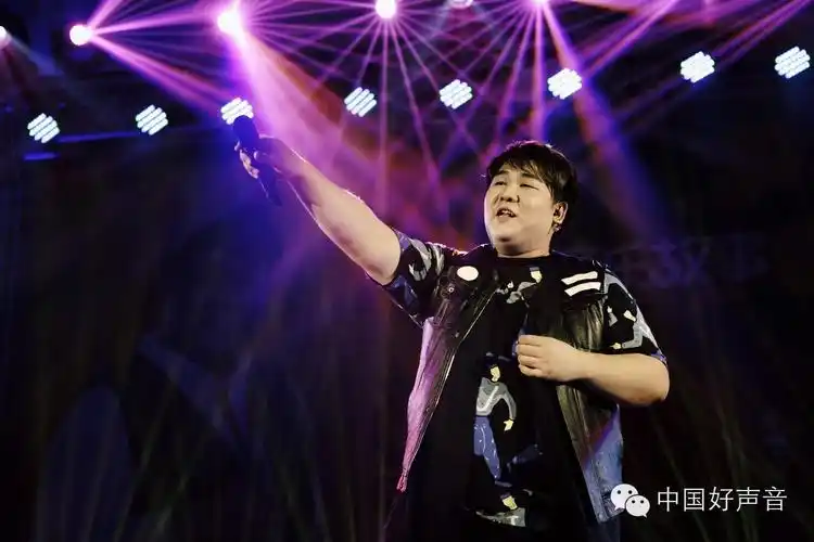 熟悉的音乐再次响起,同学们的记忆又被带回到火热的夏天,李安在好声音