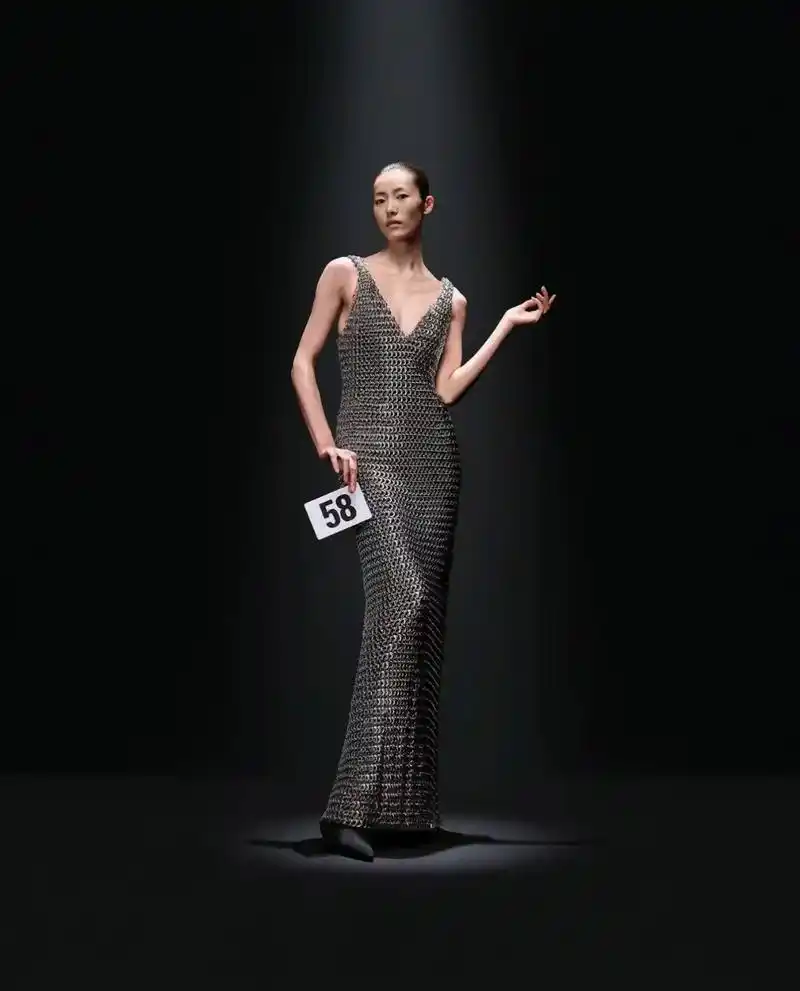 大表姐刘雯t台秀场.#刘雯 #美出高级感 #时尚 #巴黎世家 - 抖音