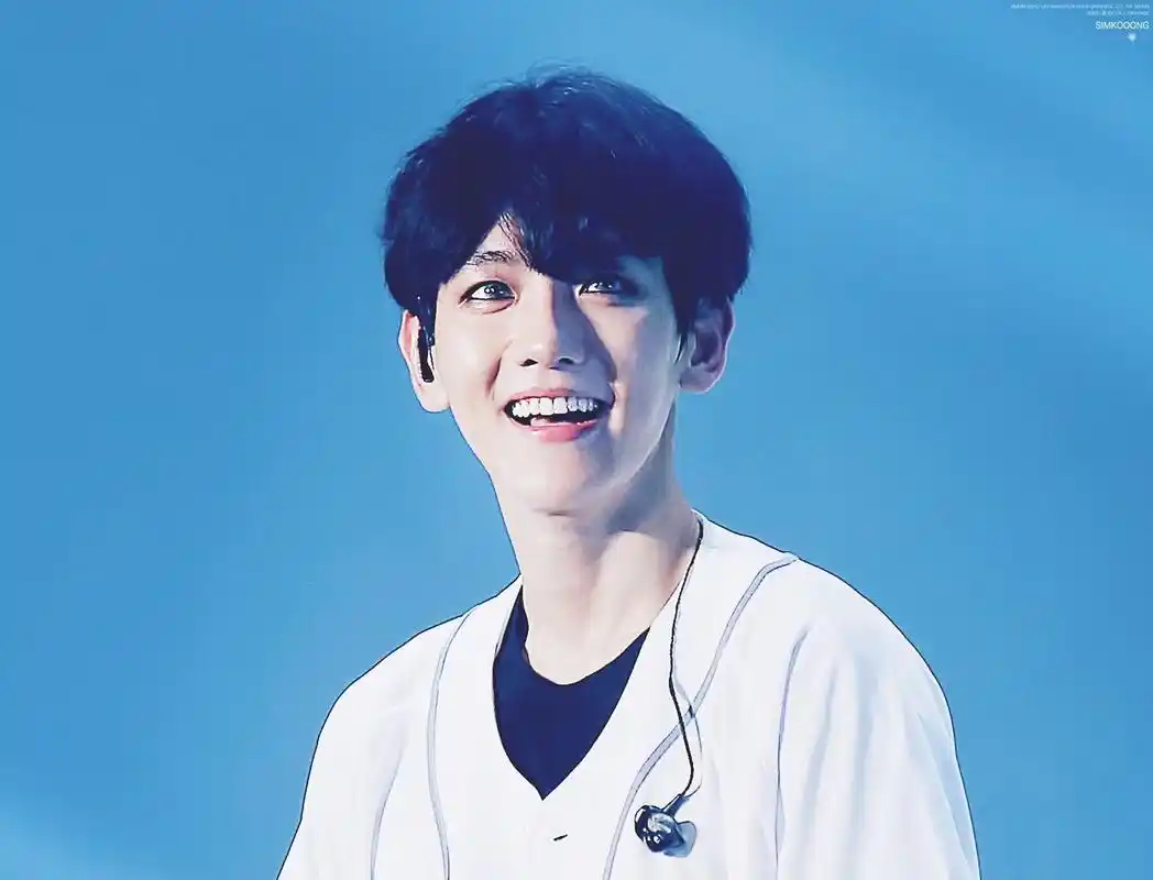 多变的发色,迷人的脸庞[大笑]#帅哥# #边伯贤