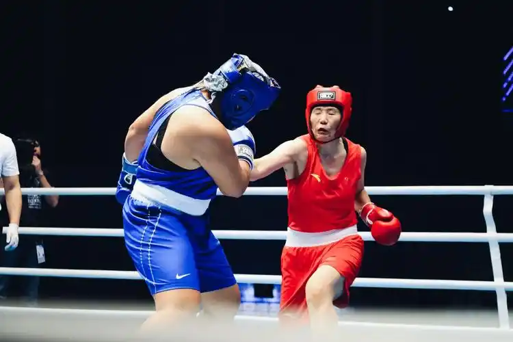 耐力,速度,灵活,凶猛,协调和勇敢等素质,用杨晓丽的话说,拳击运动员