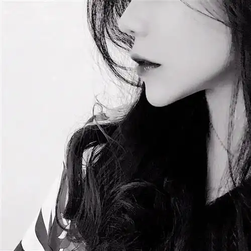 黑白霸气侧脸美女头像