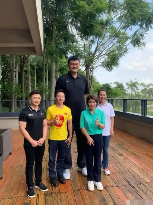 陈建州晒姚明同框照身高差巨萌大姚高又胖该减肥黑人身材超a