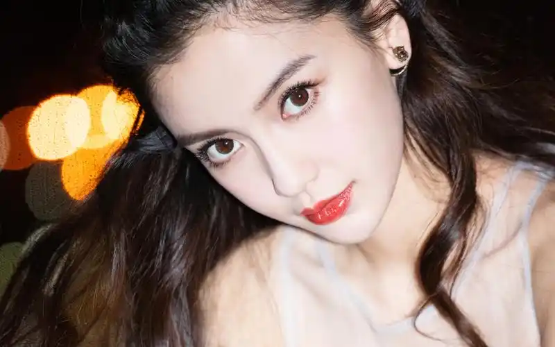 angelababy浅色纱裙性感图片桌面壁纸