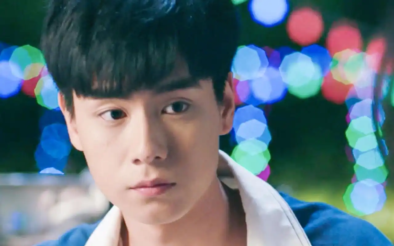 胡一天《致我们单纯的小美好》帅气图片壁纸