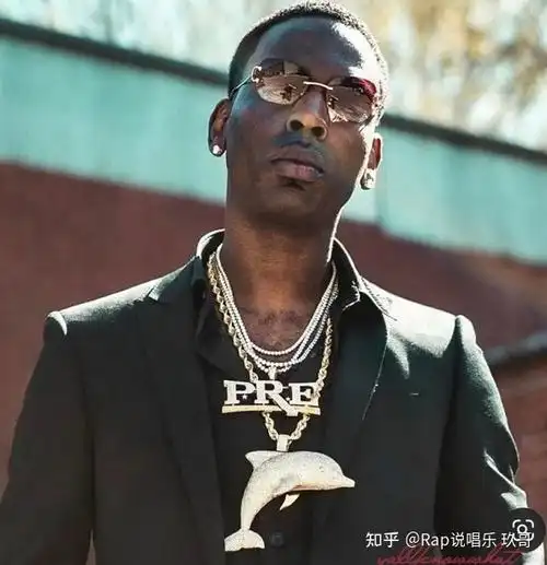 2021年11月18日,美国rapper young dolph在家乡孟菲斯的面包店购物时