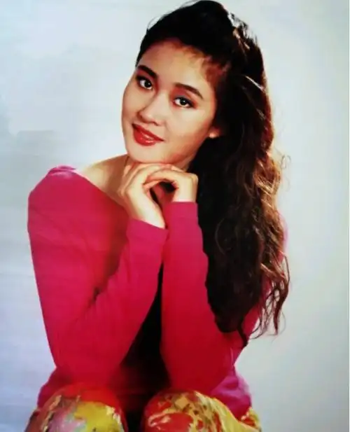 著名演员盖丽丽:25岁爆红,拍哺乳戏被骂,退圈后成海清老板娘