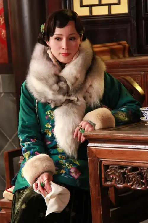 于浙江省金华市浦江县,毕业于浙江省艺术学院越剧表演班,中国女演员