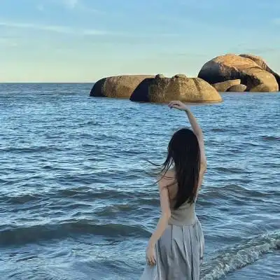 女生海边背影头像唯美 高清漂亮女人看海的背影图片头像_女生头像