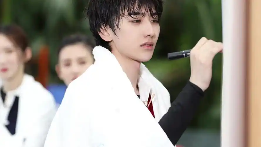 跑男的坤坤真是满满的少年感,希望你玩得开心.