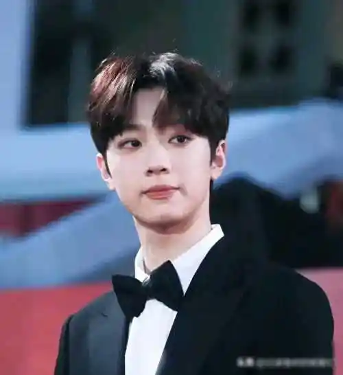 一起来看看奶油小生赖冠霖阳光帅气