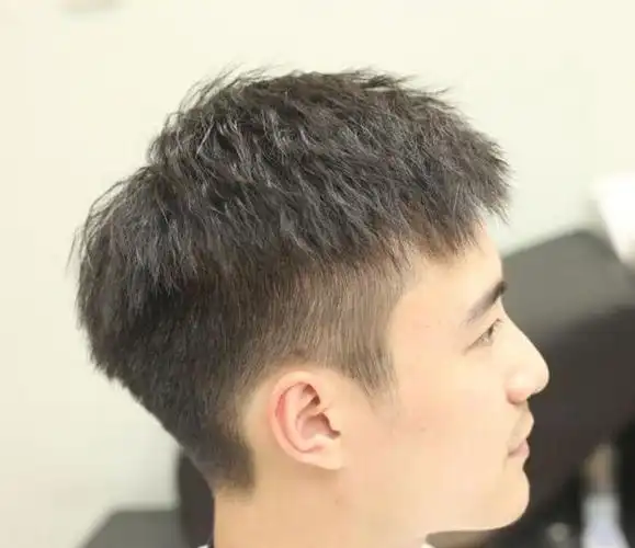 "碎盖头""短碎盖",最流行的男士发型!
