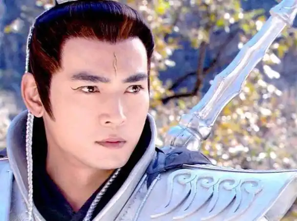 一脸油腻就别硬凹少年感了,5男星告诉你,什么叫鲜衣怒马少年郎