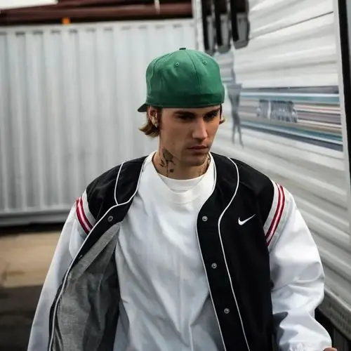 你好骚啊寸头比伯重返颜值巅峰他的风格没人敢尝试